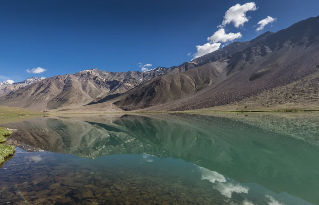 Chandratal Lake, or "Lake of the Moon," is a stunning crescent-shaped, high-altitude lake at 4,300 meters (14,100 ft) in Himachal Pradesh's Spiti Valley. 