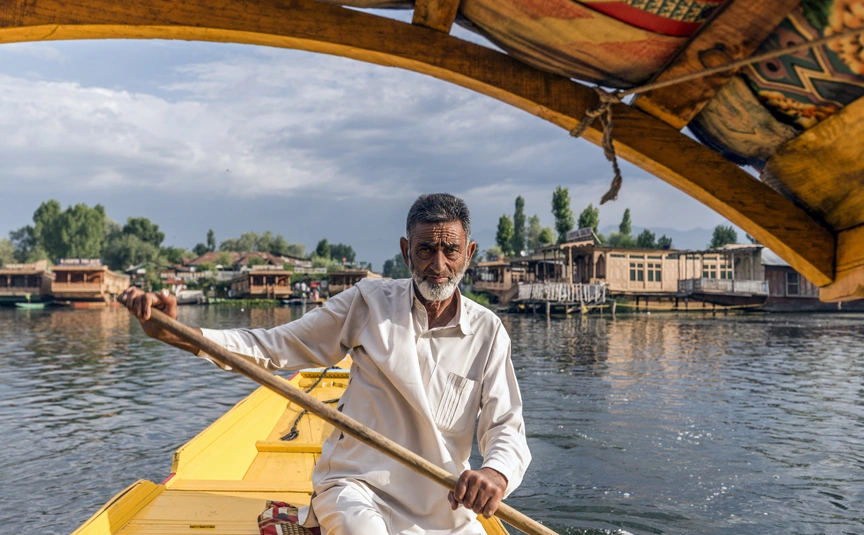 dal lake boat rider portrait