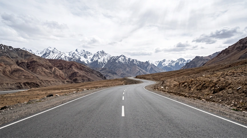 Remote Spiti Valley road representing the isolation behind a real digital detox